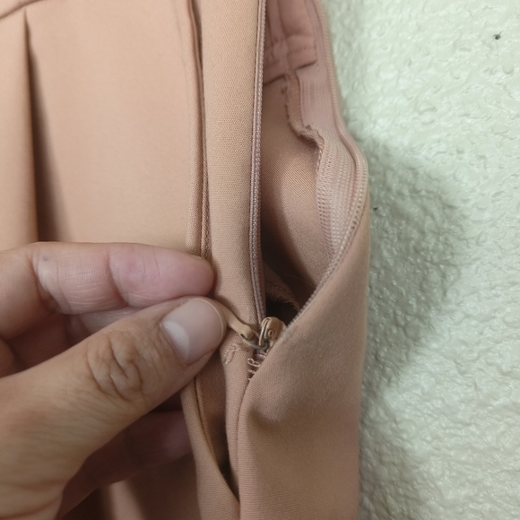 Gianni Bini sleeveless low-cut jumpsuit size M bow design front pockets on the s - Picture 12 of 16